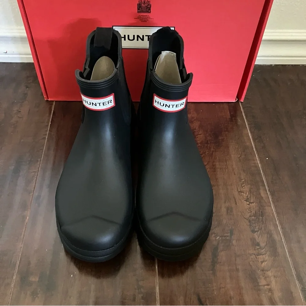 NIB Authentic Hunter Women’s Chelsea Boot - Black